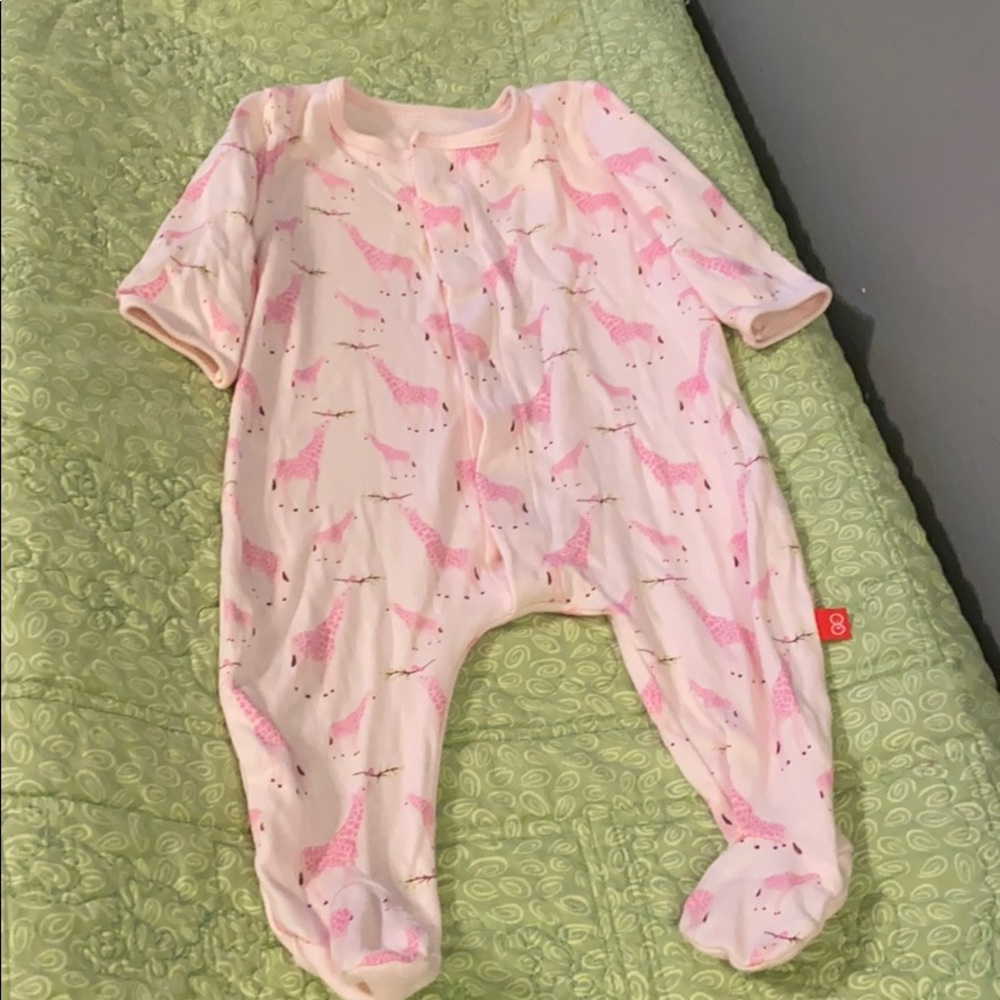 🧲 Magnetic pajamas